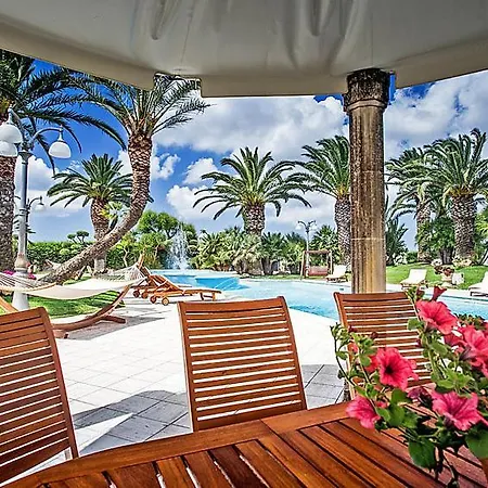 Sleeps 9 Pool Air Con Wifi Ferienhaus