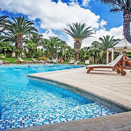 Sleeps 9 Pool Air Con Wifi