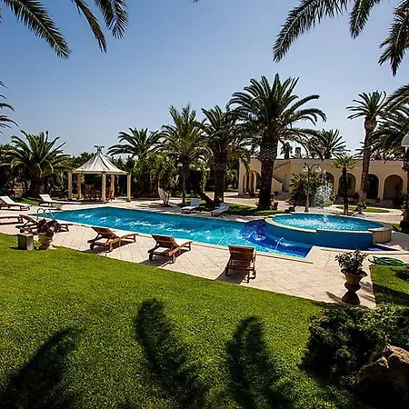 Sleeps 9 Pool Air Con Wifi *