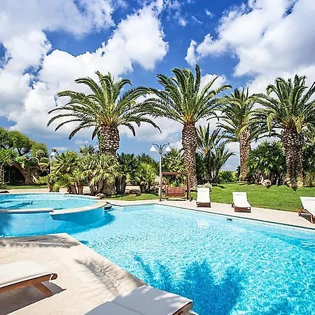 Sleeps 9 Pool Air Con Wifi