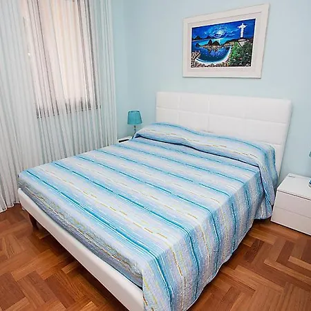 Sleeps 9 Pool Air Con Wifi * Nardò
